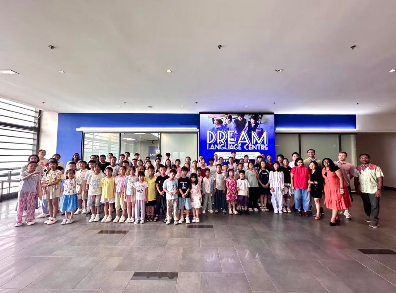 Group photo with Dream Language Centre students